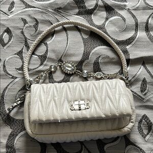 Elegant Cream braided Matelasse Handbag
